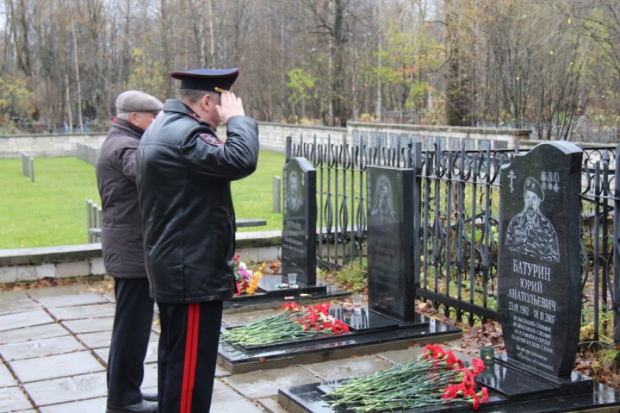Сотрудники СОБР и полиции почтили память погибших товарищей